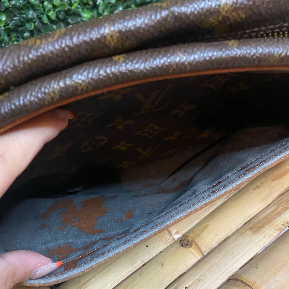 Authentic Louis Vuitton Trocadero Crossbody - Picture 3 of 11
